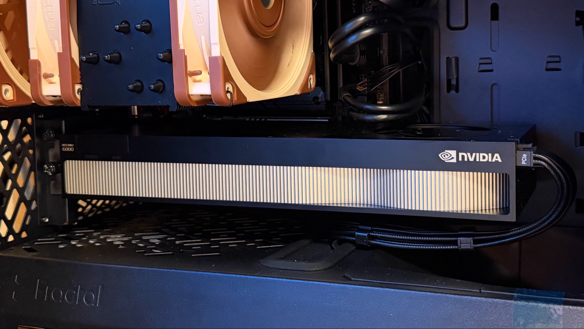 LLM 実践ガイド — パラメータ数・量子化・VRAM の三角関係